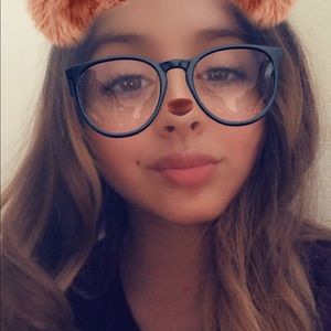 Meet your Posher, Alexus